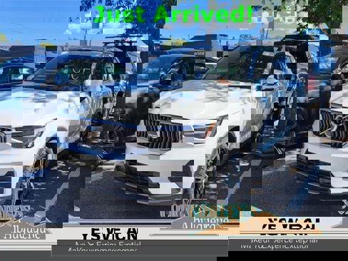 Certified 2025 Volvo XC40 B5 Core image 1