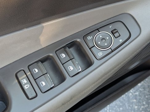 Used 2019 Hyundai Santa Fe SEL image 16