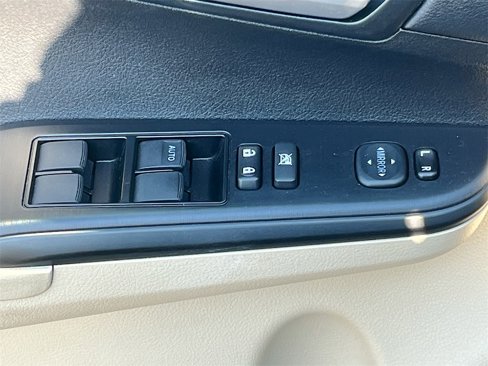 Used 2014 Toyota Camry LE image 16