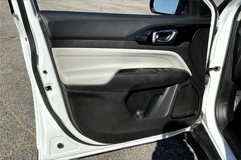 Used 2022 Jeep Compass Limited image 19