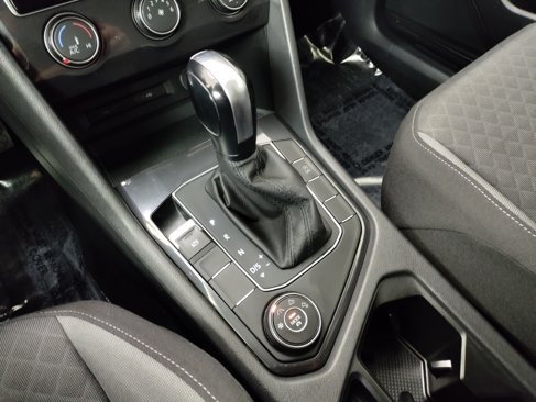Used 2020 Volkswagen Tiguan S image 24