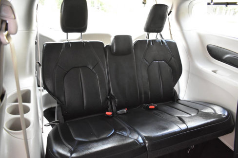 Used 2020 Chrysler Pacifica Touring-L image 13