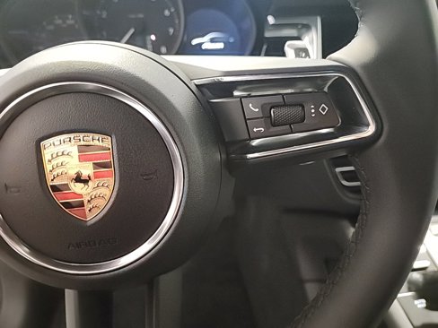 Used 2025 Porsche Macan image 15