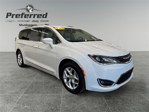 Used 2017 Chrysler Pacifica Touring-L Plus image 3