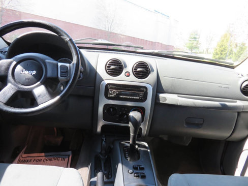 Used 2005 Jeep Liberty Limited image 26