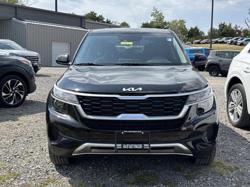 Used 2023 Kia Seltos LX image 2