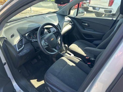 Used 2022 Chevrolet Trax LS w/ Tint and Cruise Package image 17