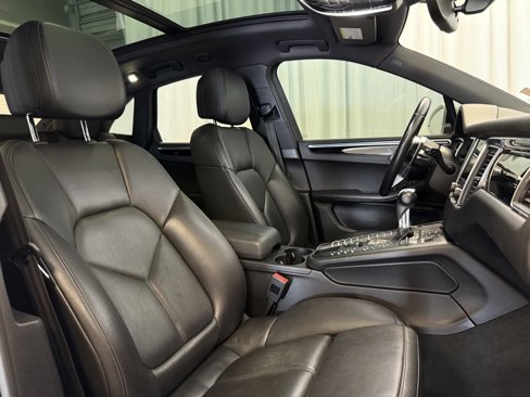 Certified 2018 Porsche Macan Sport Edition image 31