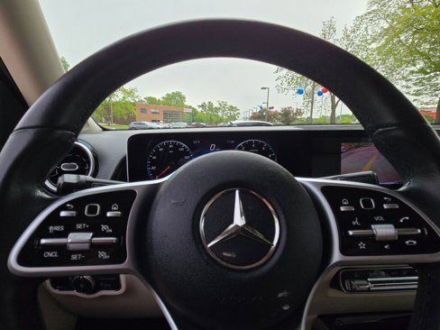 Used 2021 Mercedes-Benz GLB 250 w/ Premium Package image 41