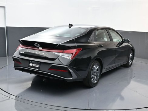 Certified 2024 Hyundai Elantra SEL image 4