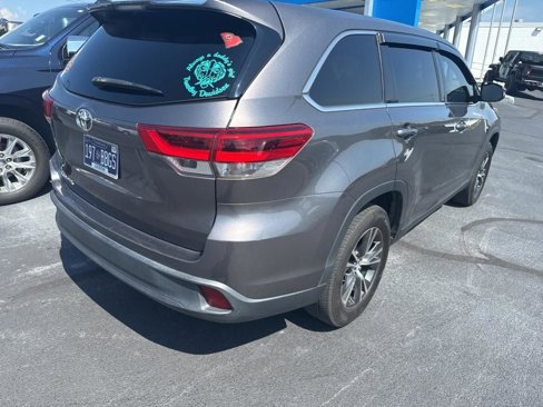 Used 2019 Toyota Highlander LE image 3