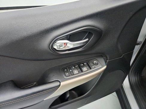 Used 2017 Jeep Cherokee Latitude image 21