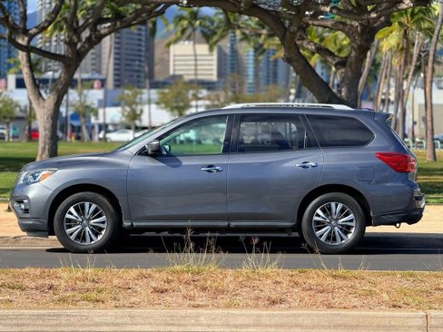 Used 2018 Nissan Pathfinder S image 2
