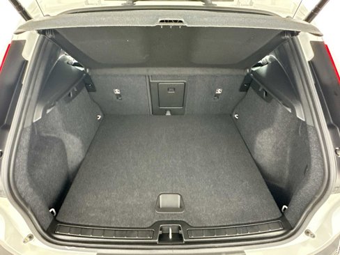 Certified 2025 Volvo XC40 B5 Core image 25