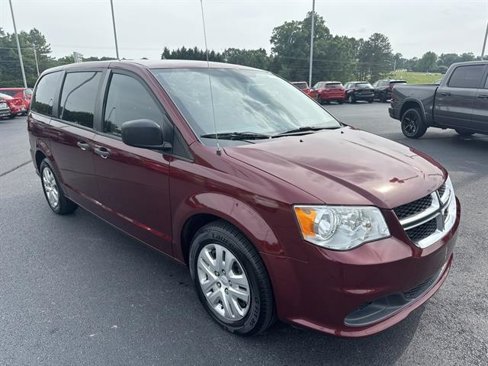 Used 2020 Dodge Grand Caravan SE w/ UConnect Hands-Free Group image 3