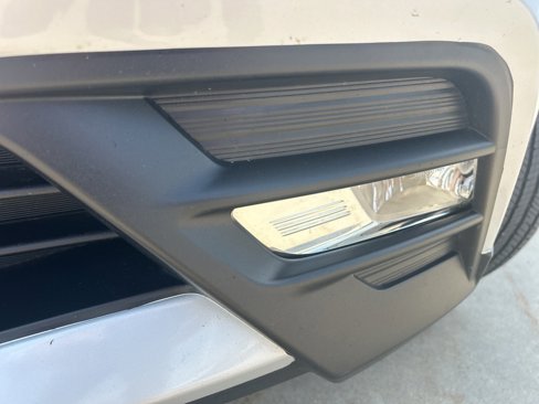 Used 2018 Nissan Kicks SR image 4