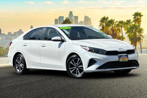 Used 2023 Kia Forte LXS image 2