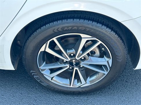 Used 2024 Kia Forte LXS w/ LXS Technology Package image 12