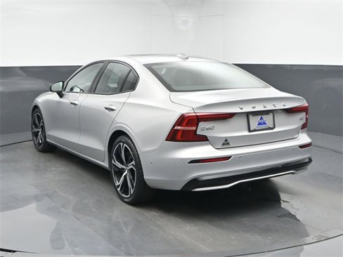 Used 2024 Volvo S60 B5 Plus image 6
