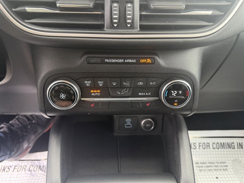 Used 2020 Ford Escape SE image 17