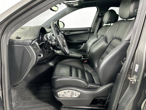 Certified 2018 Porsche Macan Turbo image 5