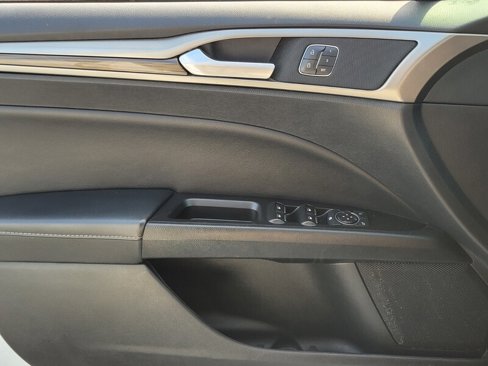 Used 2018 Ford Fusion SE w/ Fusion SE Technology Package image 26