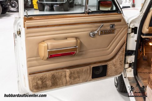 Used 1991 Jeep Grand Wagoneer image 12