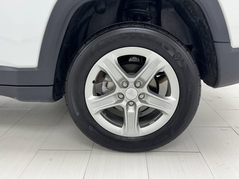Used 2024 Jeep Compass Latitude image 40
