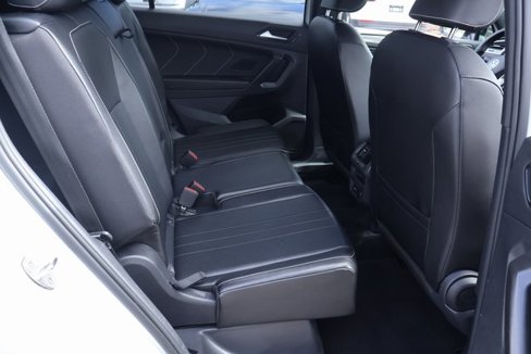 Used 2022 Volkswagen Tiguan SE R-Line image 18