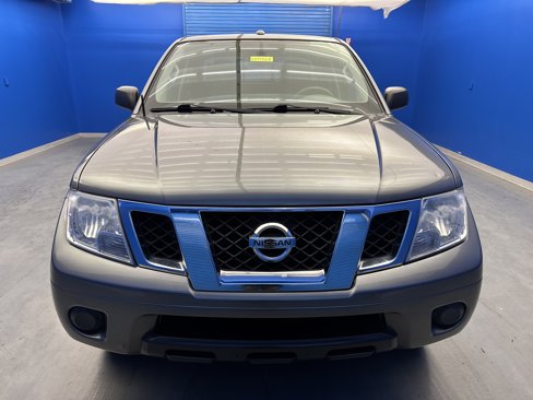 Used 2016 Nissan Frontier SV image 3