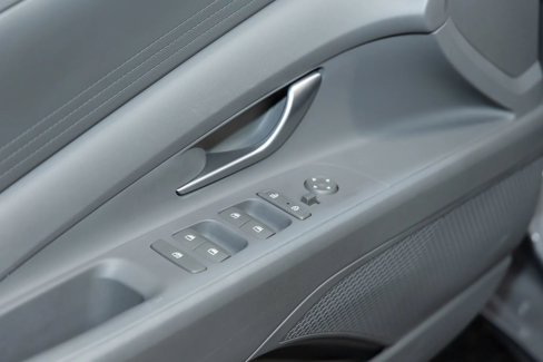 Used 2023 Hyundai Elantra SE image 13