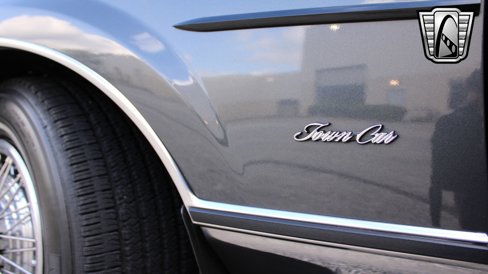 Used 1986 Lincoln Town Car image 26