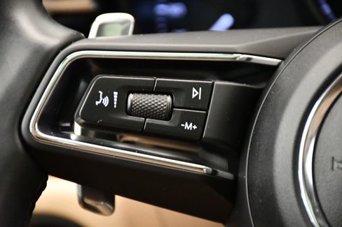 Used 2025 Porsche Macan image 27
