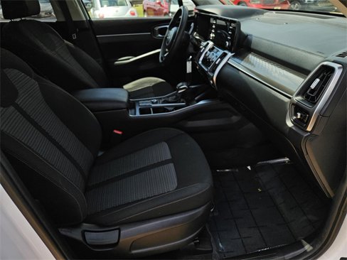Used 2022 Kia Sorento LX image 10