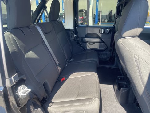Used 2019 Jeep Wrangler Unlimited Sahara image 24