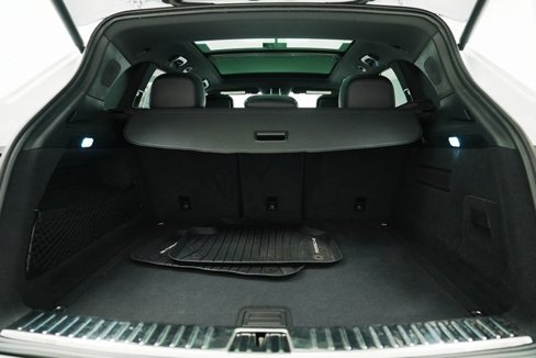 Used 2022 Porsche Cayenne w/ Premium Package image 34