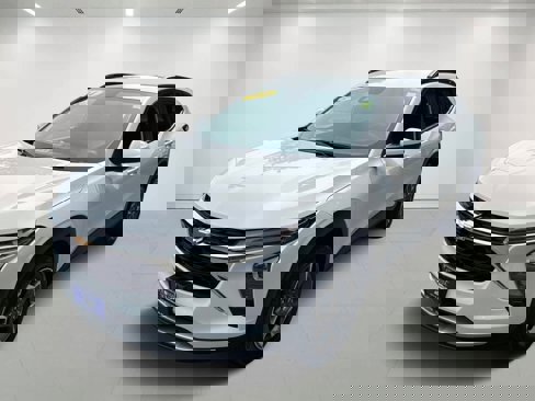 Certified 2024 Chevrolet Trax LT w/ LT Convenience Package image 2