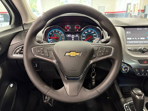 Used 2017 Chevrolet Cruze LT image 31