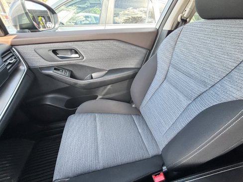 Used 2023 Nissan Rogue SV image 15