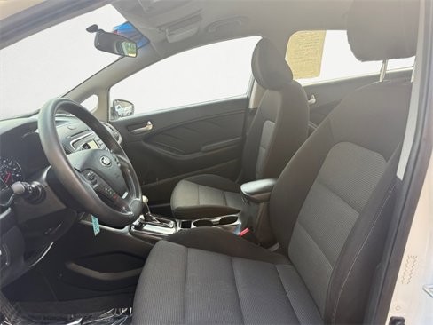 Used 2017 Kia Forte LX image 9