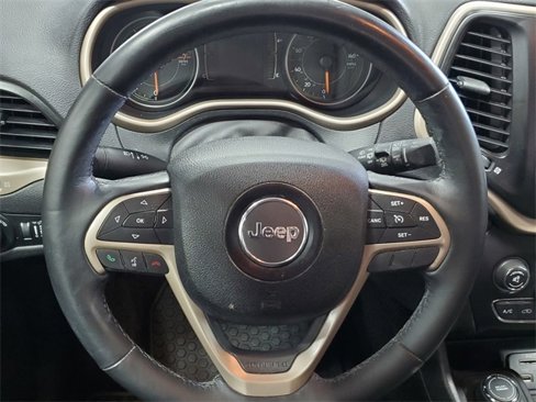 Used 2017 Jeep Cherokee Latitude w/ Cold Weather Group image 19