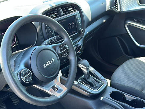 Used 2023 Kia Soul LX w/ LX Technology Package image 10