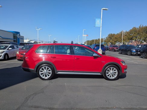 Used 2017 Volkswagen Golf Alltrack SEL image 2