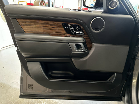 Used 2018 Land Rover Range Rover HSE image 16