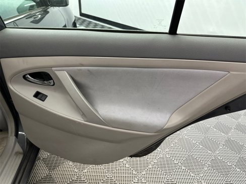 Used 2009 Toyota Camry LE image 17