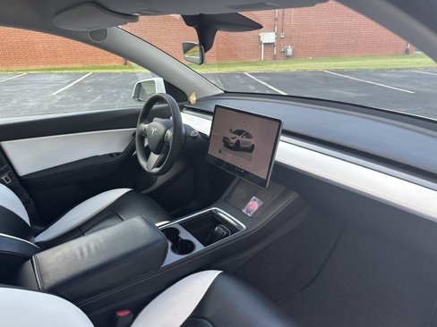 Used 2022 Tesla Model Y Performance image 34