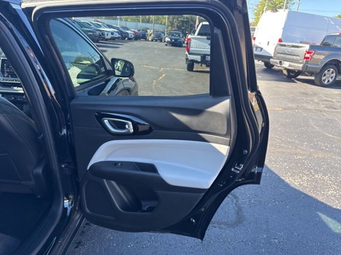 Used 2024 Jeep Compass Limited image 30