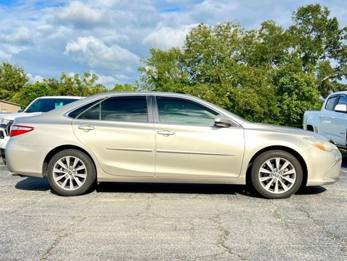 Used 2017 Toyota Camry XLE image 2