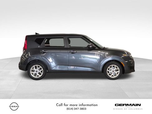 Used 2022 Kia Soul LX w/ Technology Package image 4