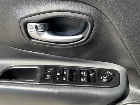 Used 2022 Jeep Renegade Limited image 22